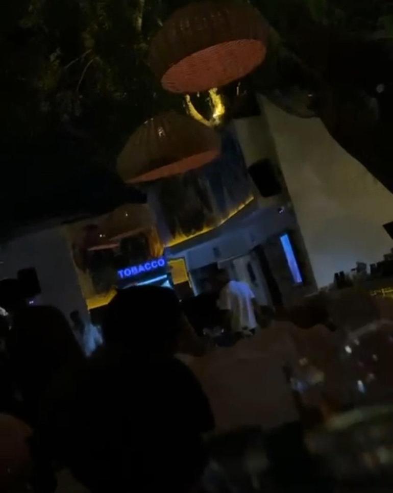 İzmir Çeşme'de Kanlı Kavga: Ezgi Mola'nın Eski Eşi Mustafa Aksakallı Vurulurken Panik Yaşandı!