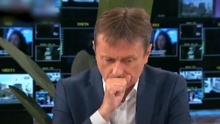 Canlı yayında korku dolu dakikalar Kameralar karşısında beyin kanaması geçirdi