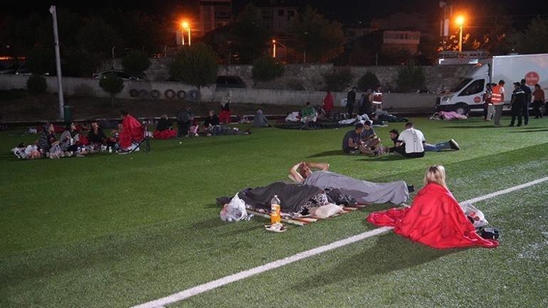 Balıkesirde 81 yaşındaki Nihat Önbaşa mezar oldu Depremde yıkılan bina ile ilgili kolon kesme iddiası