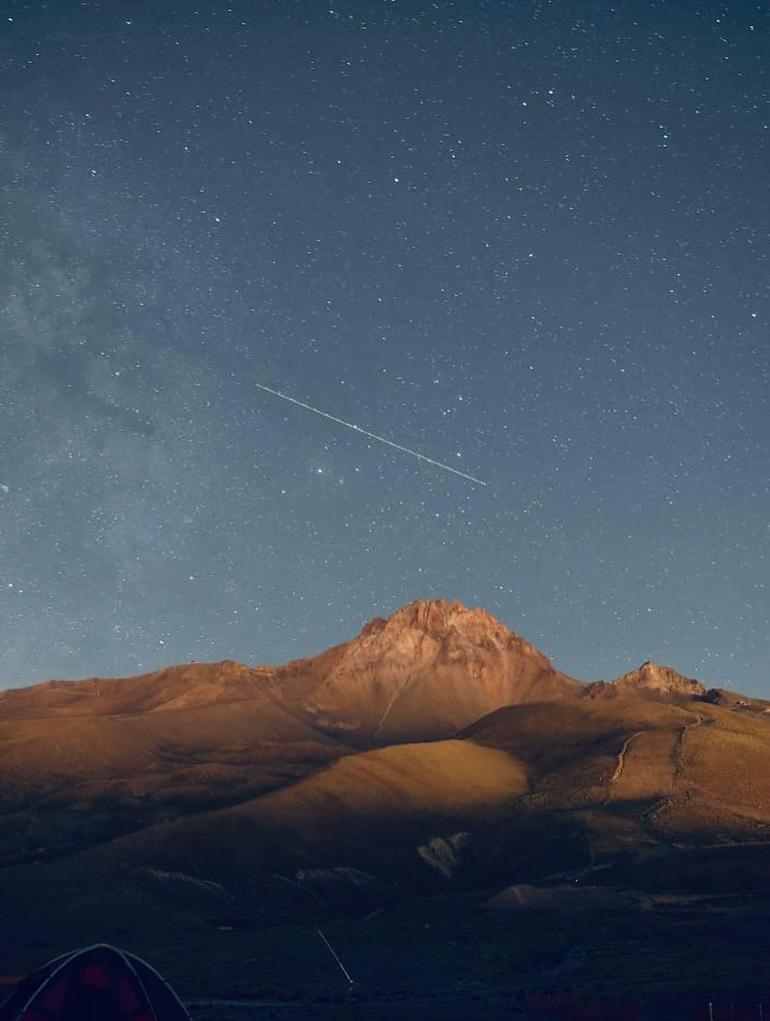 Meteor yağmuru Türkiyede ilgiyle izlendi Görsel şölen büyüledi