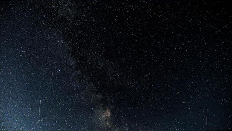 Meteor yağmuru Türkiyede ilgiyle izlendi Görsel şölen büyüledi