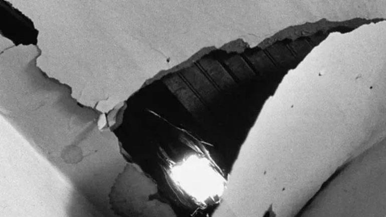 Tarihte ilk ve tek: Evine çarpan meteor hayatını değiştirdi