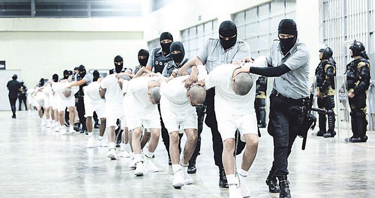 El Salvador çetelerden nasıl kurtuldu