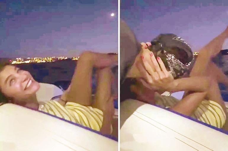 Berrak Tüzünataç ve Edisden öpücüklü yeni ay ritüeli