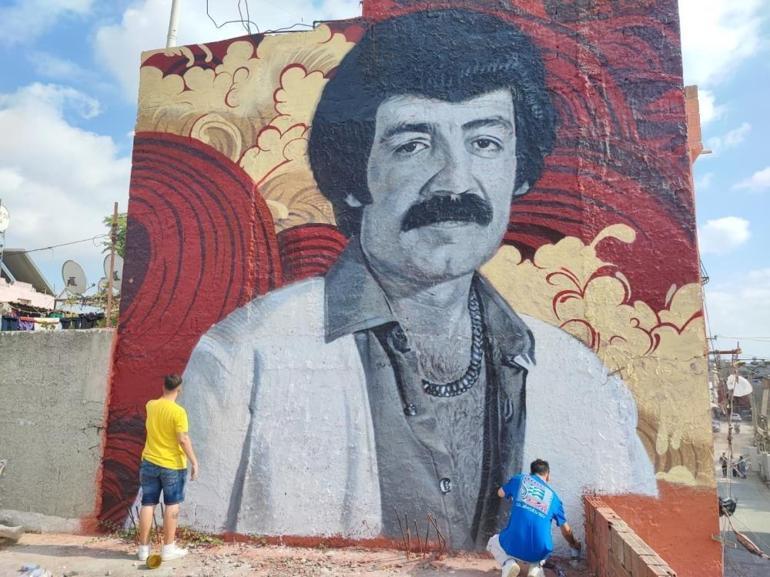 Ferdi Tayfur ve Müslüm Gürses büyüdükleri mahalleye çizildi Ölümsüz bir eser