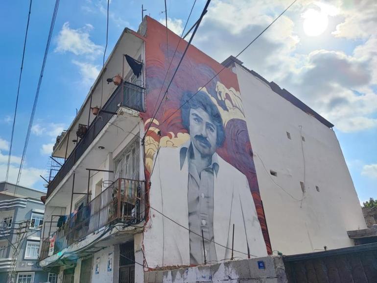 Ferdi Tayfur ve Müslüm Gürses büyüdükleri mahalleye çizildi Ölümsüz bir eser