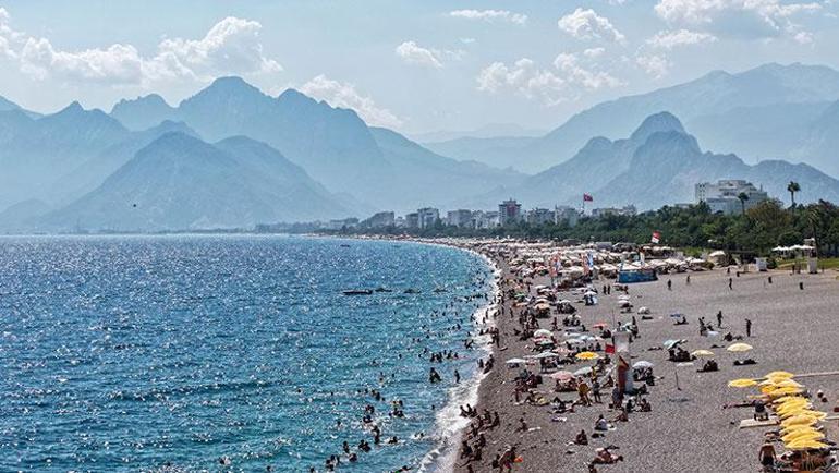 Tatilin son günlerinde sahiller doldu taştı