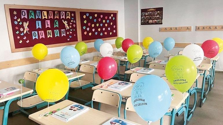 Uzun tatil bitti, ders zili çaldı Sınıfa formalı dönüş