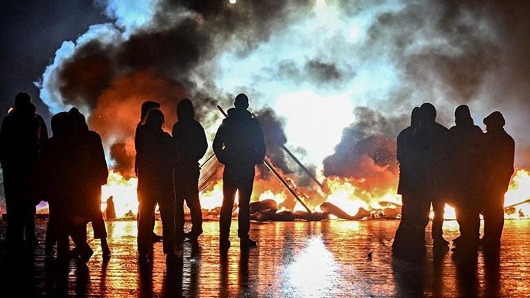 Fransa’da ‘Her şeyi engelleyelim’ hareketi Ülke alarma geçti