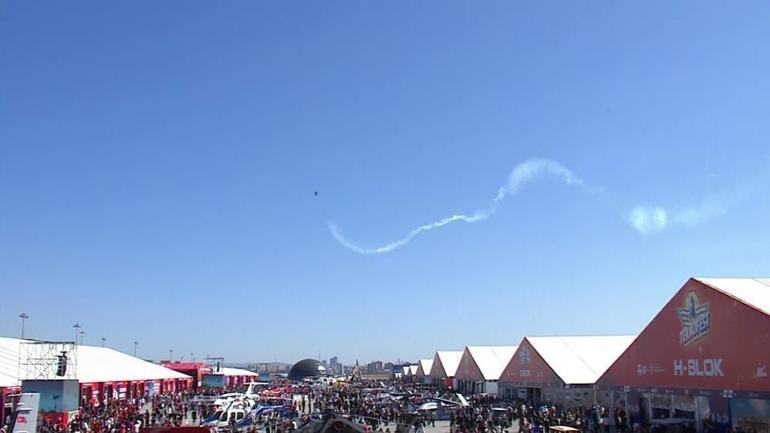 TEKNOFESTte SOLOTÜRK rüzgarı Gösteri nefes kesti