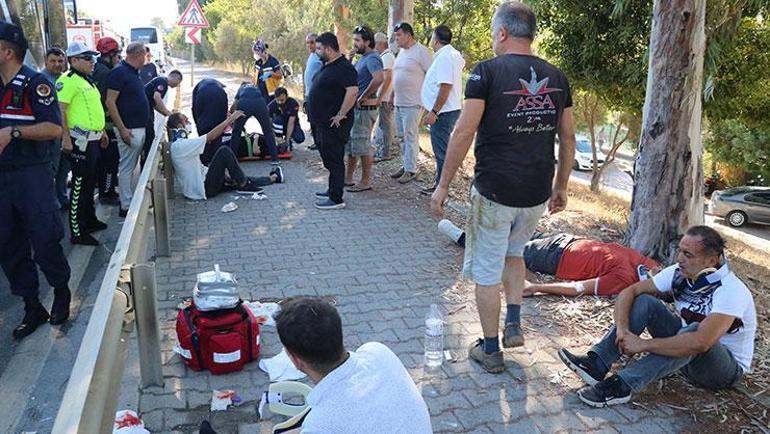 Antalyada iki midibüs çarpıştı: Çok sayıda yaralı var