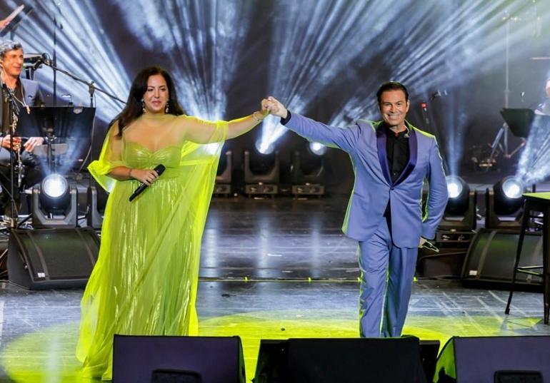 Mario Frangoulis, Harbiyede 5 bin kişiye 5 dilde şarkı söyledi