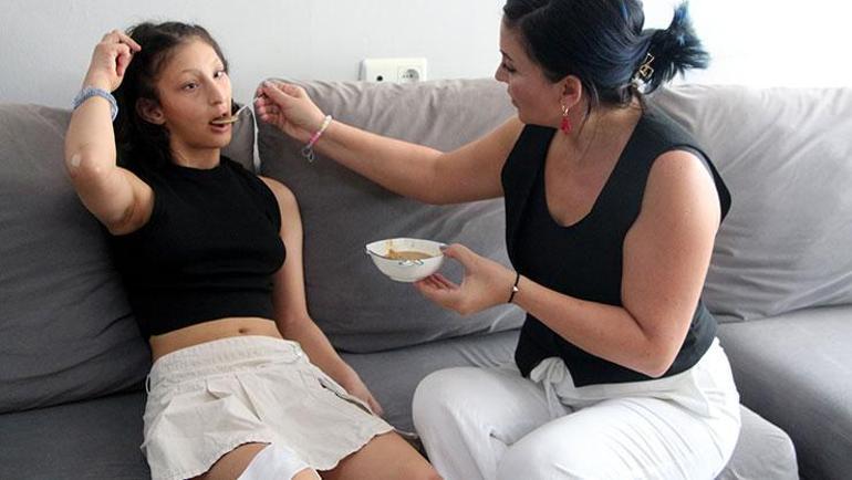 Asya’ya evde eğitim yolu kapandı Anne isyan etti: Geri dönüşü olmayan hastalığa her yıl rapor isteniyor