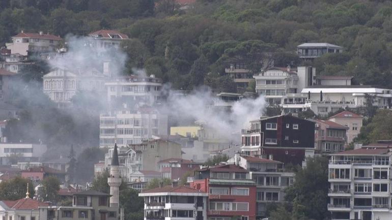 İstanbul’da korkutan görüntü Ahşap bina yanarak yerle bir oldu Oyuncu Şebnem Bozoklunun evi de hasar gördü