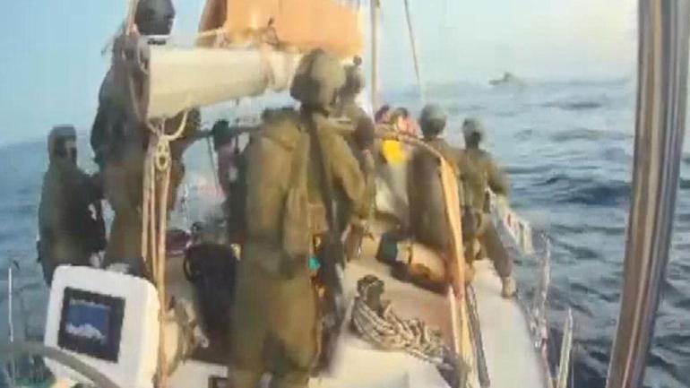 İsrail Küresel Sumud Filosuna saldırdı Canlı yayında baskın yapıldı 25i Türk 201 aktivist alıkoyuldu