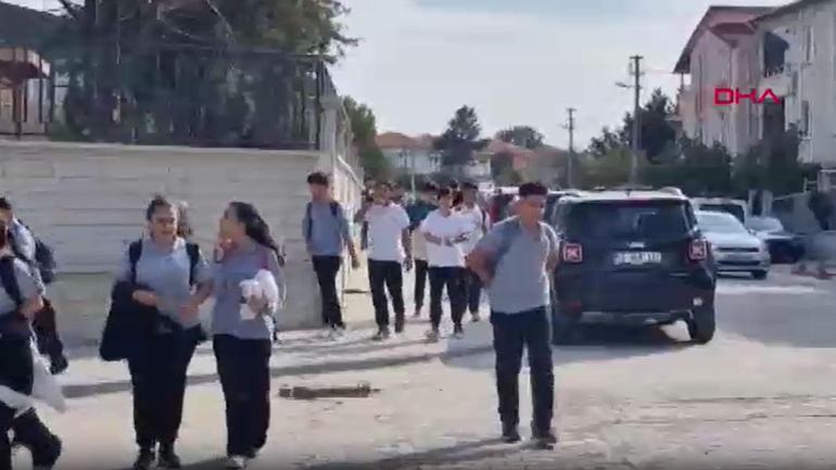 İstanbulda 5 büyüklüğünde deprem Çevre illerde de hissedildi