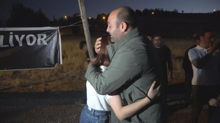 Tahliye olan Güranlar cezaevinden çıktı, Narin’in mezarını ziyaret etti