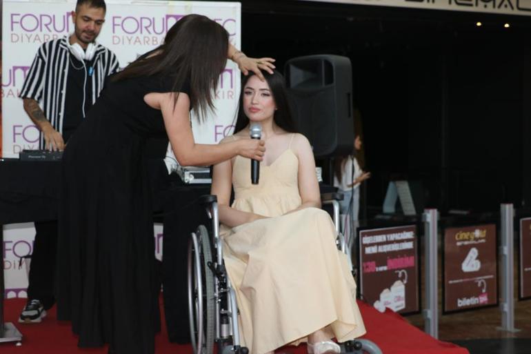 Sibel Canın veliahtı olarak gösteriliyordu Başından vurularak ağır yaralanan Mutlu Kaya, 10 yıl aradan sonra sahneye çıktı