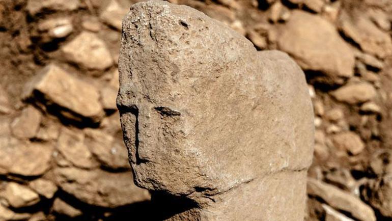 Bakan Ersoy duyurdu: Karahantepe’de tarihte bir ilk İnsan yüzlü T biçimli dikilitaş bulundu