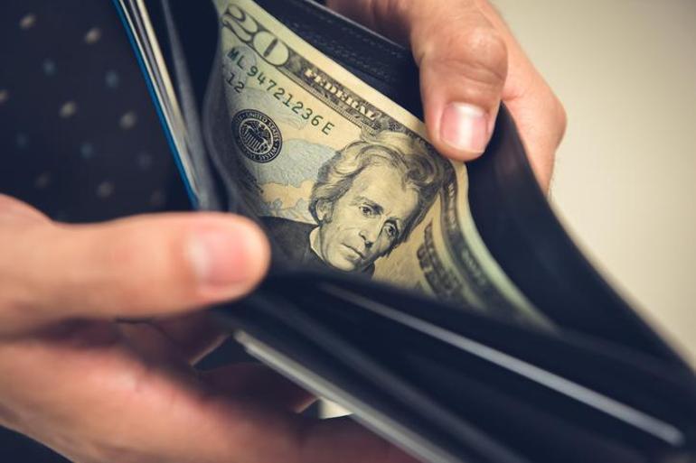 Cüzdanı böyle seçmek gerekiyormuş Parayı, bolluk ve bereketi mıknatıs gibi kendisine çekiyor Sakın o renkte almayın...