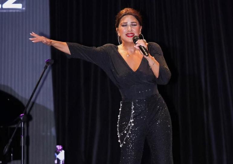 Nükhet Duruyu akrep soktu Apar topar hastaneye kaldırıldı