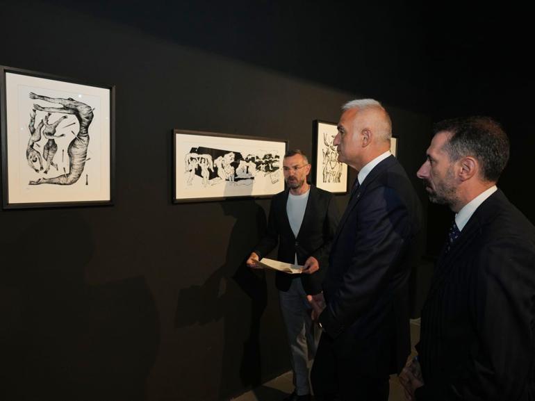 Bakan Mehmet Nuri Ersoy Hâlâ Yaşıyorum sergisini gezdi