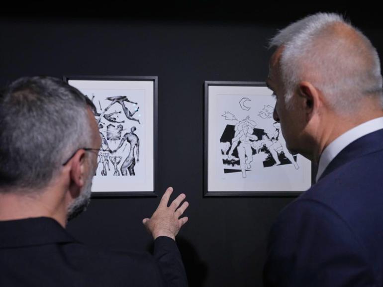 Bakan Mehmet Nuri Ersoy Hâlâ Yaşıyorum sergisini gezdi