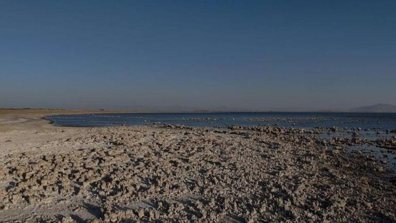 Van Gölünde korkutan görüntü: Kıyı şeridi kilometrelerce geriledi