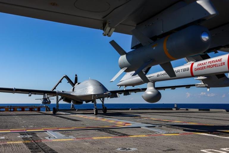 Mavi Vatanda tarihi gün Milli SİHAlardan Denizkurdunda tam isabet