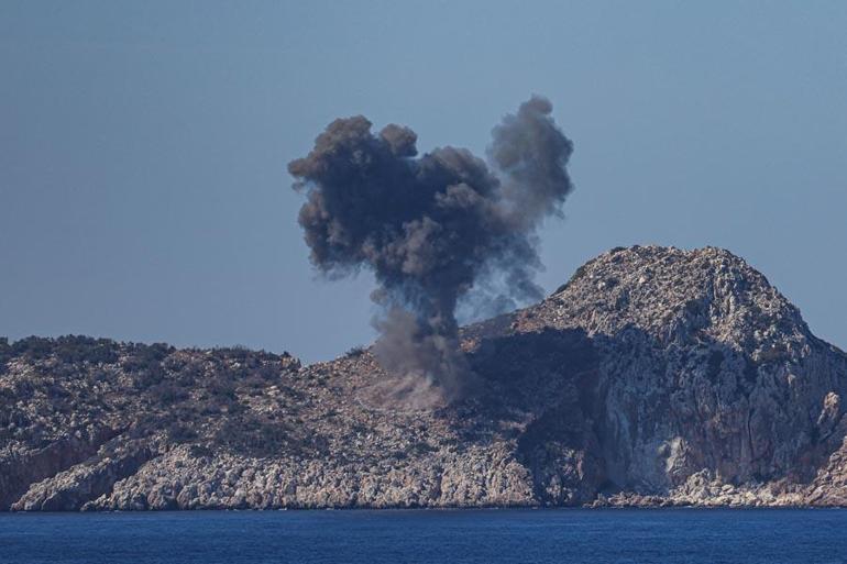 Mavi Vatanda tarihi gün Milli SİHAlardan Denizkurdunda tam isabet
