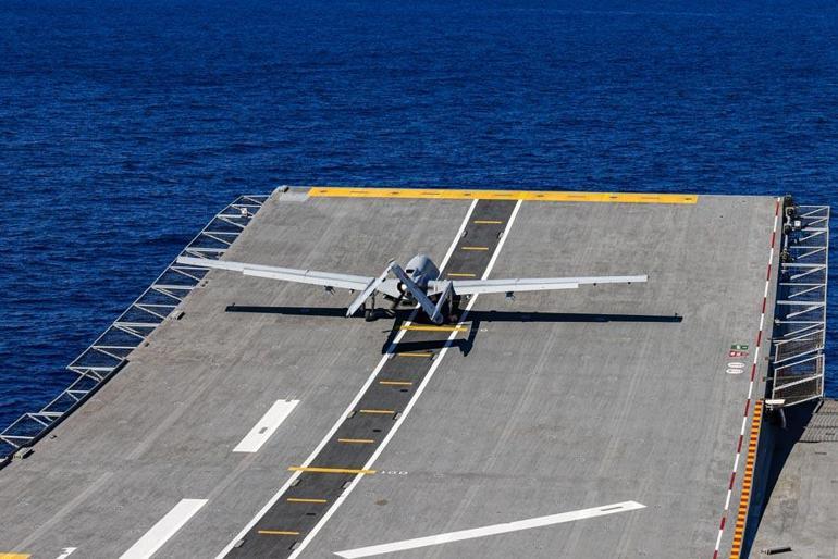 Mavi Vatanda tarihi gün Milli SİHAlardan Denizkurdunda tam isabet