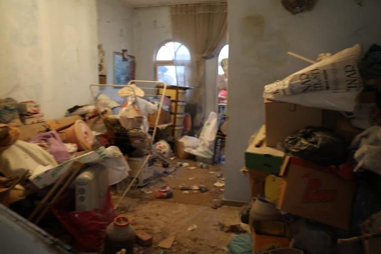 Kuzeni eve gelince ortaya çıktı Annesinin cesediyle 1 ay yaşadı
