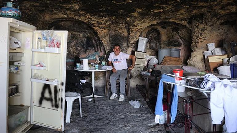 Depremden sonra mağaraya yerleşmişti Şimdi ayrılık vakti