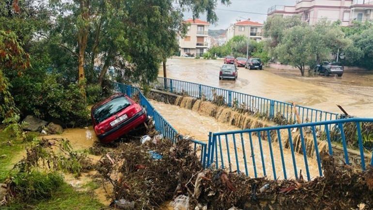 Beş kenti sağanak vurdu: Yağmur suları sele dönüştü
