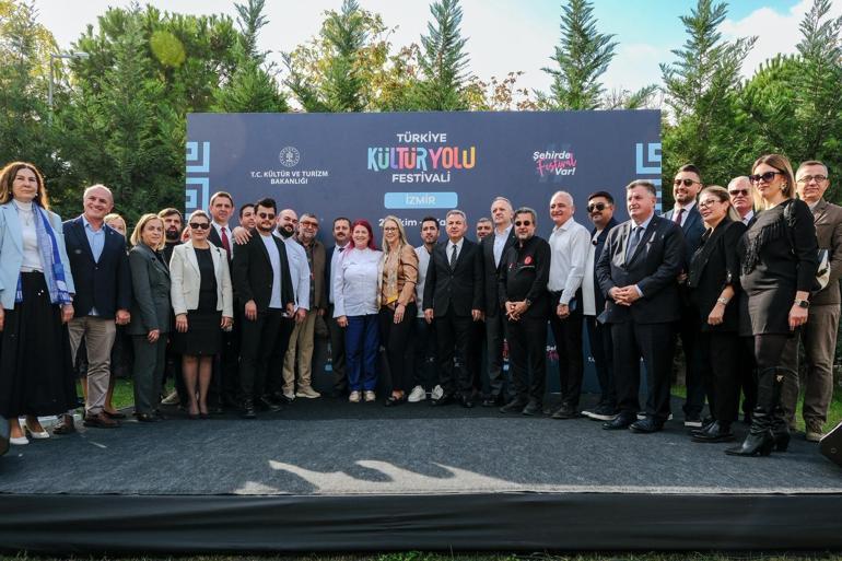 Sanatın kalbi bu kez Egede atıyor İzmir Kültür Yolu Festivali başladı