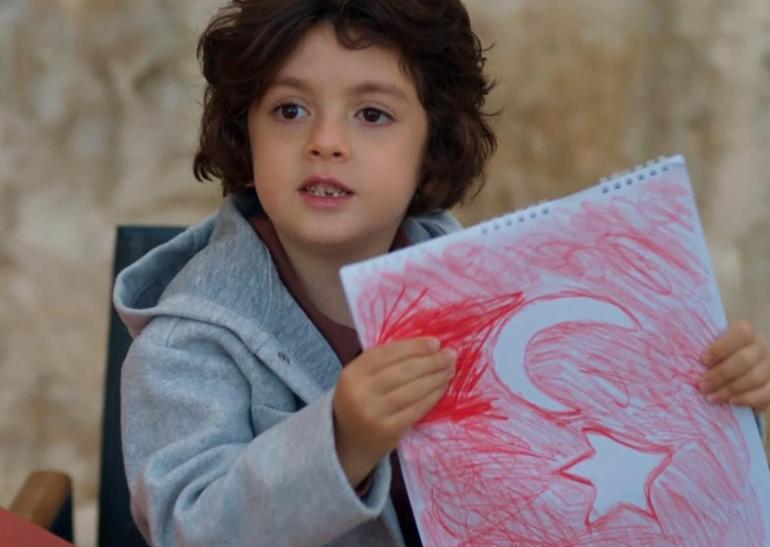 Uzak Şehirden Atatürke saygı duruşu