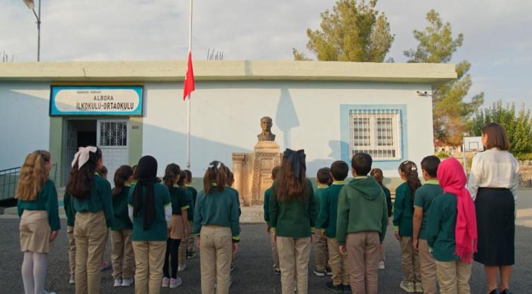 Uzak Şehirden Atatürke saygı duruşu