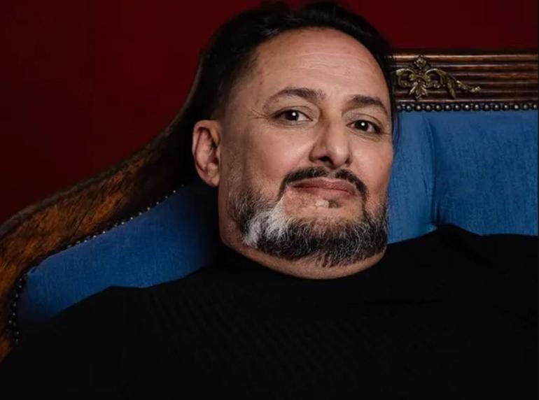 Sevenleri şokta Ünlü sanatçı Tony Germano, çatıdan düşerek öldü