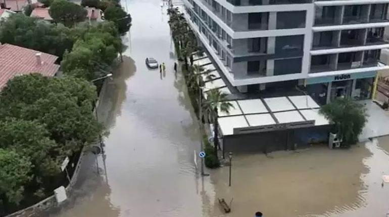 Sağanak, şehirleri esir aldı Yollar göle döndü, caminin minaresi yıkıldı
