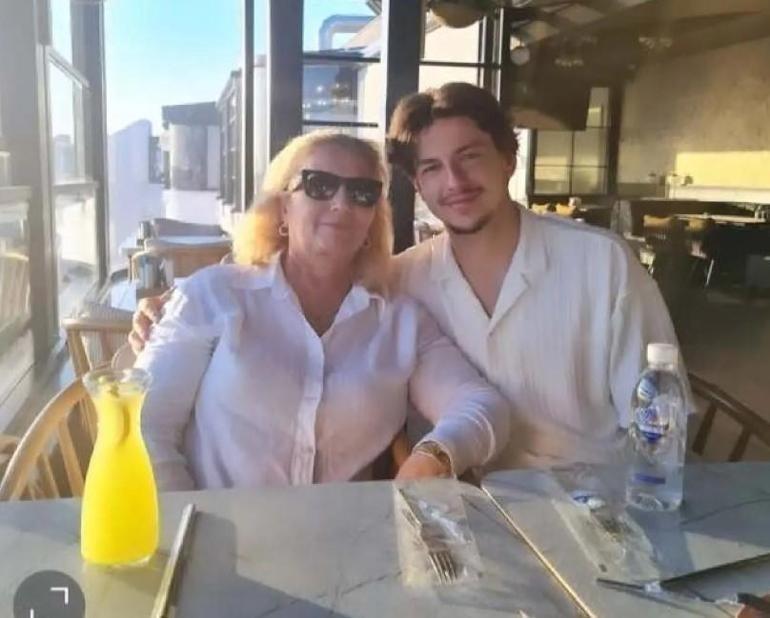 Uğruna annesini tek kalemde silmişti Enis Destan ve eşinden romantik pozlar