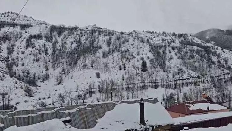 Kar sürprizi Lapa lapa yağmaya başladı, her yer beyaza büründü