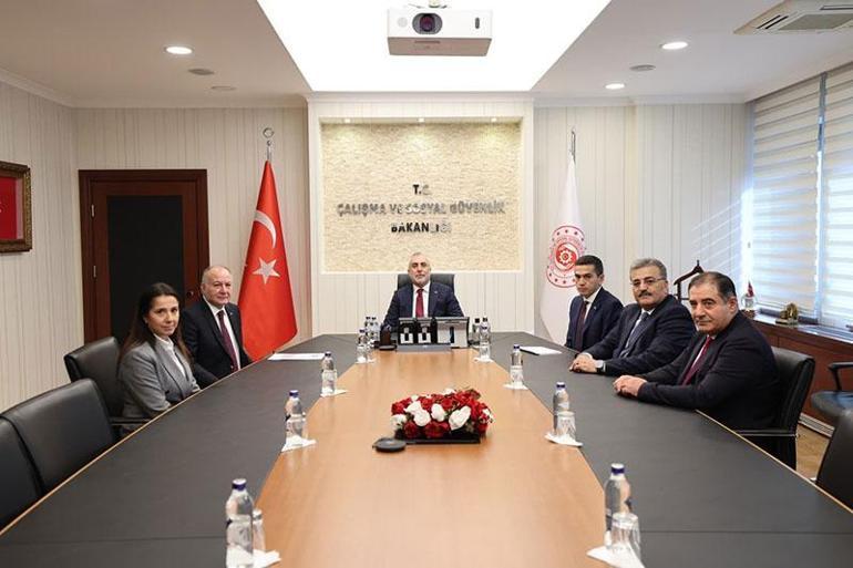 Milyonların beklediği haber Asgari ücrette ilk toplantı sona erdi