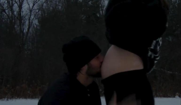 Oyuncu Hailee Steinfeld anne oluyor Karnı burnunda pozlar verdi