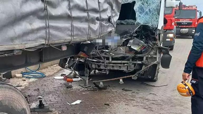 Kayseride feci kaza İşçi servisi TIRa arkadan çarptı: 22 yaralı