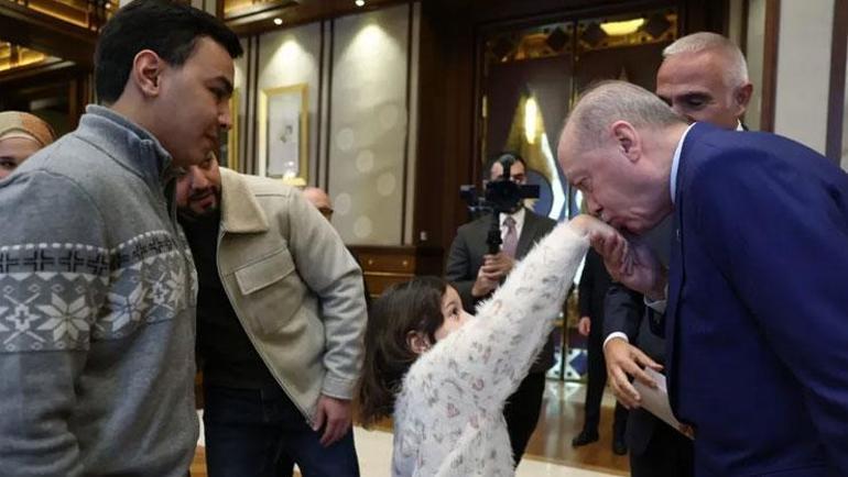 Cumhurbaşkanı Erdoğan Filistinli Hind Rajabın ailesini Külliyede kabul etti