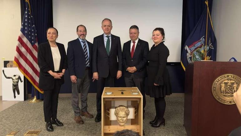 New Yorktan Ankaraya tarihi dönüş Boubonun İmparatoru artık anavatanında