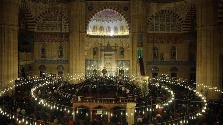 22 Aralık bugün kandil mi Regaip Kandili ne zaman, hangi tarihte 2025-2026 Kandil tarihleri ve dini günler takvimi