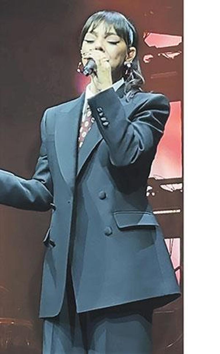 Maskülen Ebru Gündeş’in meydan okumasıdır bu