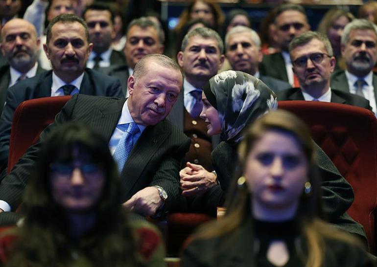 Cumhurbaşkanı Erdoğandan gençlere peş peşe müjde: 1375 TL harçlık, ilk 6 ay maaş devletten