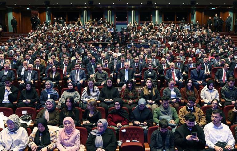 Cumhurbaşkanı Erdoğandan gençlere peş peşe müjde: 1375 TL harçlık, ilk 6 ay maaş devletten